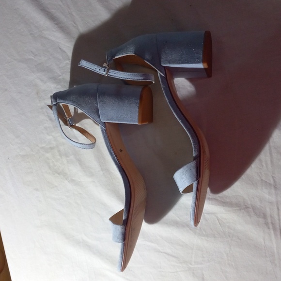 a.n.d.e.a.w.y....Great blue heeled dress/casual sandal, size 11 - Picture 2 of 5